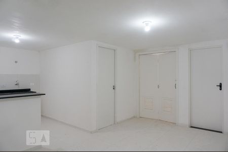 Sala de casa para alugar com 1 quarto, 40m² em Parque Peruche, São Paulo