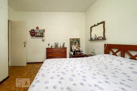 Casa à venda com 551m², 5 quartos e 5 vagas Casa à venda com 551m², 5 quartos e 5 vagasQuarto 3