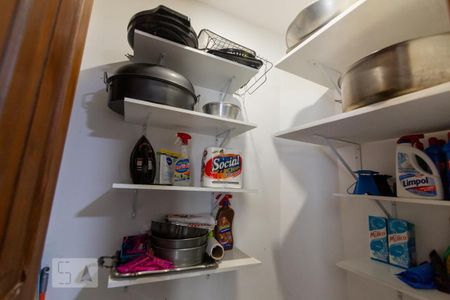 Casa para alugar com 350m², 5 quartos e 5 vagas Casa para alugar com 350m², 5 quartos e 5 vagasDespensa