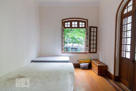 Casa para alugar com 350m², 5 quartos e 5 vagas Casa para alugar com 350m², 5 quartos e 5 vagasQuarto 2