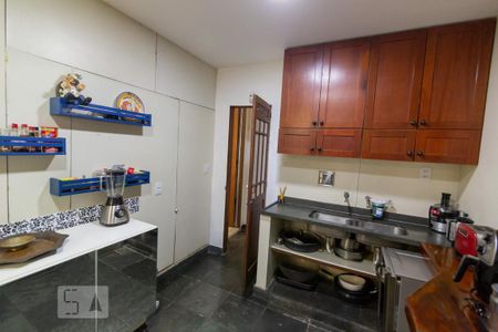 Casa para alugar com 350m², 5 quartos e 5 vagas Casa para alugar com 350m², 5 quartos e 5 vagasCozinha