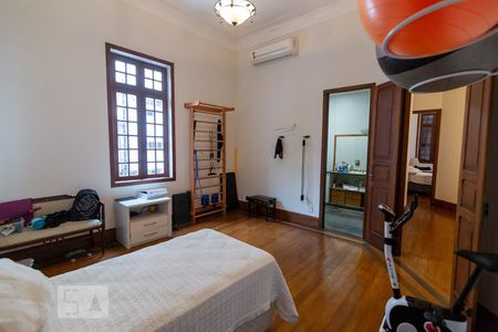 Casa para alugar com 350m², 5 quartos e 5 vagas Casa para alugar com 350m², 5 quartos e 5 vagasSuíte