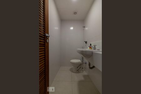 Casa para alugar com 350m², 5 quartos e 5 vagas Casa para alugar com 350m², 5 quartos e 5 vagasBanheiro 2