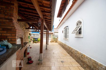 Casa de condomínio à venda com 254m², 3 quartos e 2 vagasQuintal
