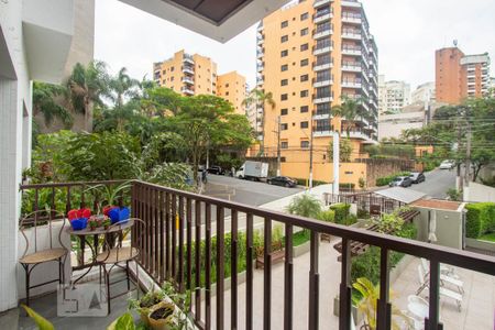 Apartamento para alugar com 170m², 3 quartos e 3 vagas Apartamento para alugar com 170m², 3 quartos e 3 vagasSacada