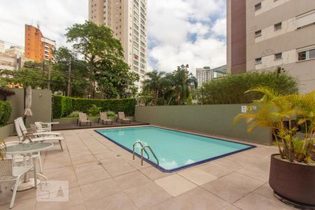 Apartamento para alugar com 170m², 3 quartos e 3 vagas Apartamento para alugar com 170m², 3 quartos e 3 vagasÁrea comum - Piscina
