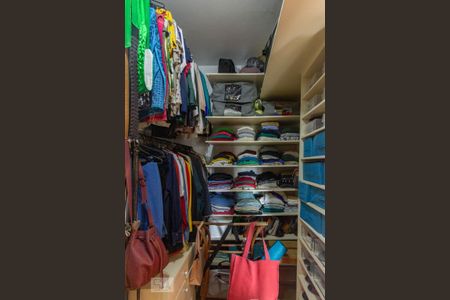 Apartamento para alugar com 170m², 3 quartos e 3 vagas Apartamento para alugar com 170m², 3 quartos e 3 vagasCloset Suite 1