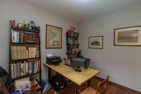 Apartamento para alugar com 170m², 3 quartos e 3 vagas Apartamento para alugar com 170m², 3 quartos e 3 vagasEscritório