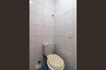 Casa à venda com 285m², 3 quartos e 5 vagasBanheiro da Edícula