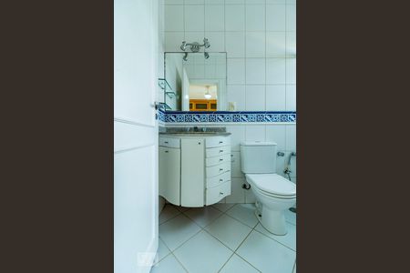 Casa à venda com 285m², 3 quartos e 5 vagasBanheiro da Suíte 1