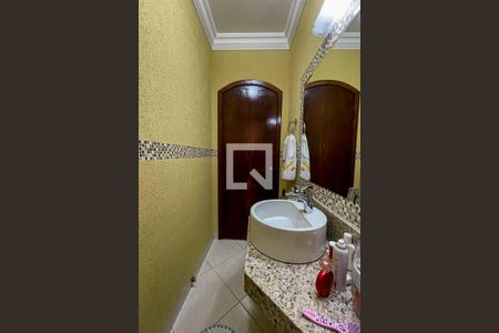 Casa à venda com 220m², 3 quartos e 2 vagasBanheiro