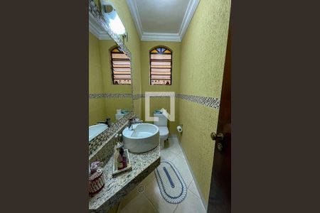 Casa à venda com 220m², 3 quartos e 2 vagasBanheiro