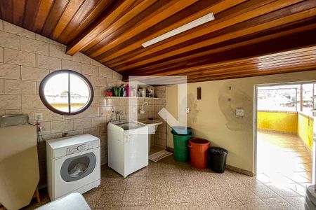 Casa à venda com 220m², 3 quartos e 2 vagasÁrea de Serviço