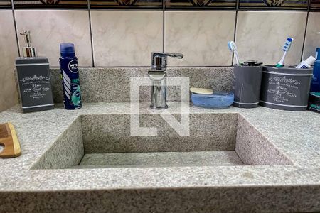 Casa à venda com 220m², 3 quartos e 2 vagasBanheiro do Quarto 1