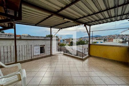 Casa à venda com 220m², 3 quartos e 2 vagasVaranda