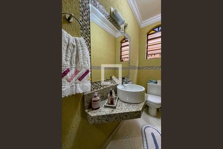 Casa à venda com 220m², 3 quartos e 2 vagasBanheiro