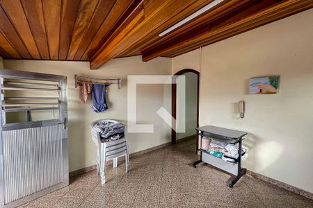 Casa à venda com 220m², 3 quartos e 2 vagasÁrea de Serviço