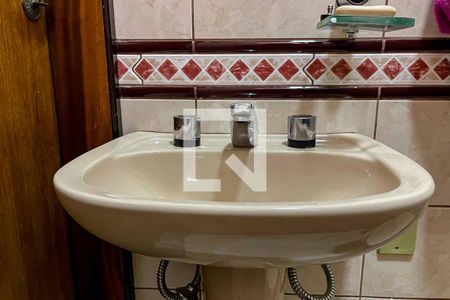 Casa à venda com 220m², 3 quartos e 2 vagasBanheiro do Quarto 2