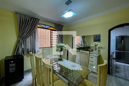 Casa à venda com 220m², 3 quartos e 2 vagasSala de Jantar