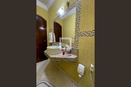 Casa à venda com 220m², 3 quartos e 2 vagasBanheiro