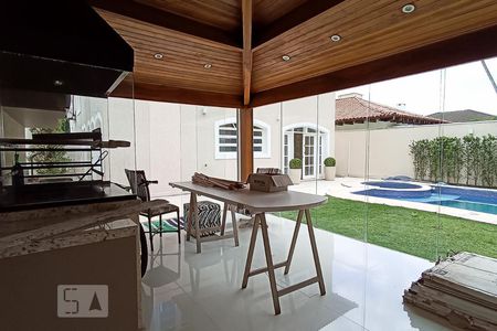 Casa de condomínio à venda com 340m², 4 quartos e 6 vagasÁrea gourmet e churrasqueira