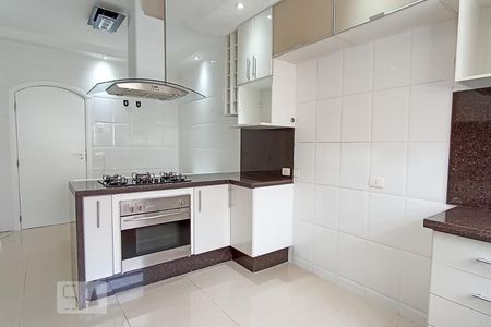 Casa de condomínio à venda com 340m², 4 quartos e 6 vagasCopa e cozinha