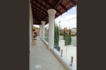 Casa de condomínio à venda com 340m², 4 quartos e 6 vagasVaranda quarto 3 e suíte 