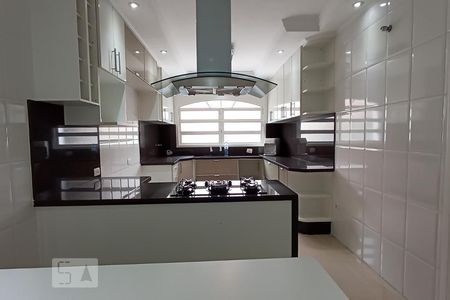 Casa de condomínio à venda com 340m², 4 quartos e 6 vagasCopa e cozinha