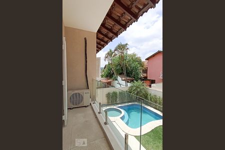 Casa de condomínio à venda com 340m², 4 quartos e 6 vagasVaranda quarto