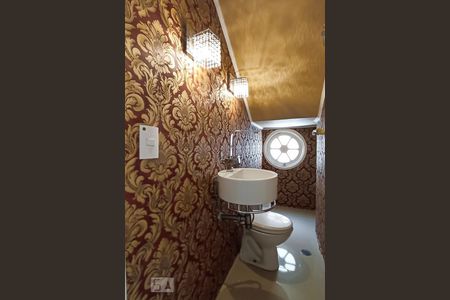 Casa de condomínio à venda com 340m², 4 quartos e 6 vagasLavabo