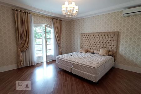 Casa de condomínio à venda com 340m², 4 quartos e 6 vagasSuíte