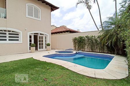Casa de condomínio à venda com 340m², 4 quartos e 6 vagasPiscina