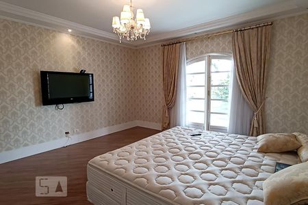 Casa de condomínio à venda com 340m², 4 quartos e 6 vagasSuíte