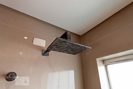 Casa de condomínio à venda com 340m², 4 quartos e 6 vagasDetalhe banheiro social - Chuveiro