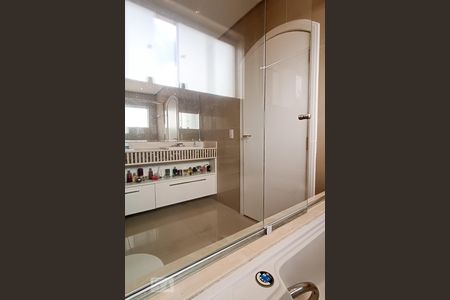 Casa de condomínio à venda com 340m², 4 quartos e 6 vagasBanheiro suíte