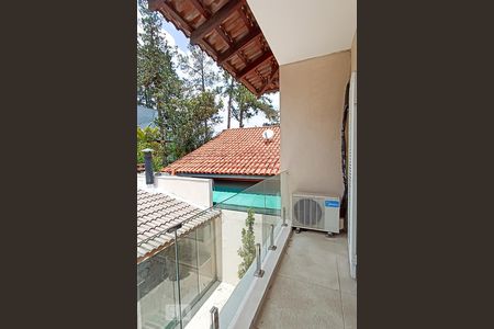 Casa de condomínio à venda com 340m², 4 quartos e 6 vagasVaranda quarto