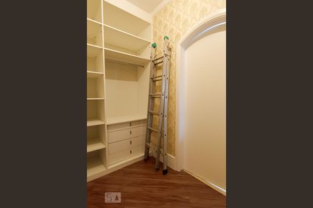 Casa de condomínio à venda com 340m², 4 quartos e 6 vagasCloset suíte