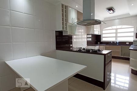 Casa de condomínio à venda com 340m², 4 quartos e 6 vagasCopa e cozinha