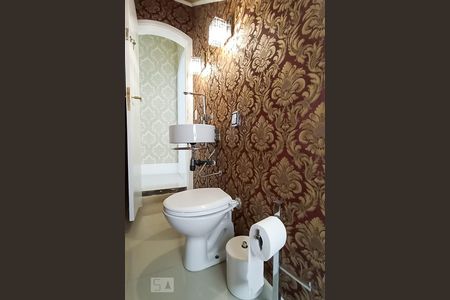 Casa de condomínio à venda com 340m², 4 quartos e 6 vagasLavabo