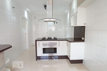 Casa de condomínio à venda com 340m², 4 quartos e 6 vagasCopa e cozinha