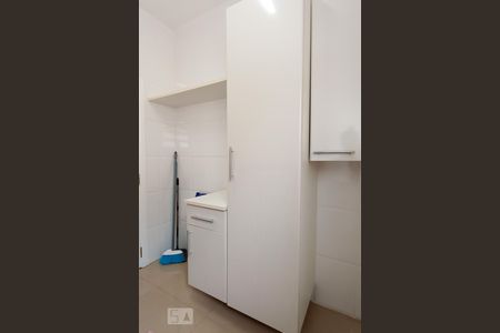 Casa de condomínio à venda com 340m², 4 quartos e 6 vagasÁrea de serviço