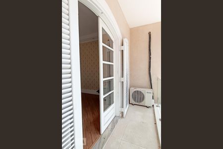 Casa de condomínio à venda com 340m², 4 quartos e 6 vagasVaranda quarto