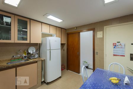 Apartamento para alugar com 90m², 2 quartos e 1 vagaCozinha e Área de Serviço