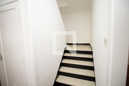 Depósito e escada de acesso ao piso superior  de casa à venda com 3 quartos, 220m² em Planalto Paulista, São Paulo