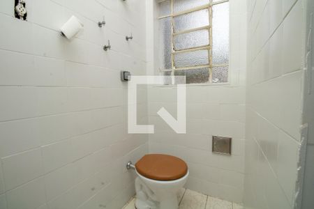 Casa à venda com 220m², 3 quartos e 1 vagaBanheiro, louça sanitária 