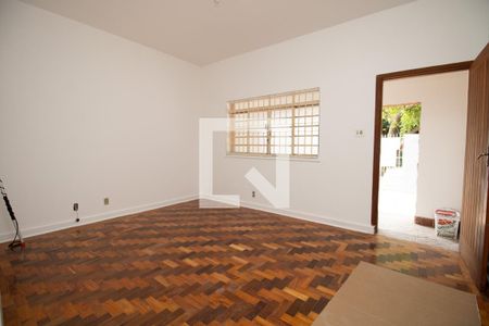 Sala de estar , vista garagem  de casa à venda com 3 quartos, 220m² em Planalto Paulista, São Paulo