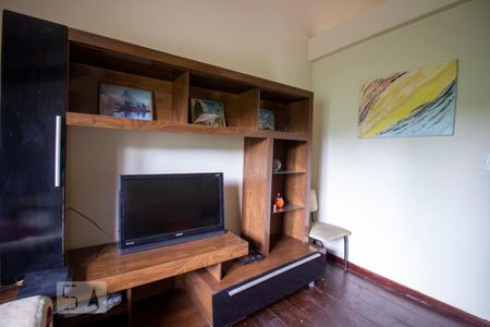Casa de condomínio à venda com 700m², 4 quartos e 4 vagasSala de TV