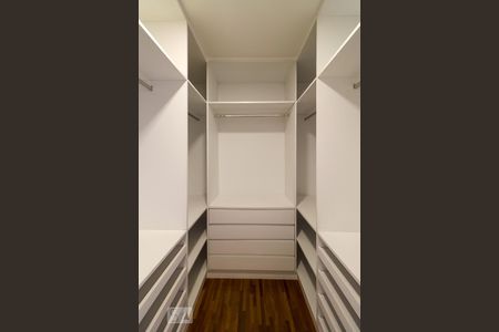 Apartamento à venda com 234m², 3 quartos e 3 vagasCloset da Suíte 1