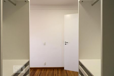 Apartamento à venda com 234m², 3 quartos e 3 vagasCloset da Suíte 1