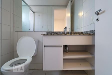 Apartamento à venda com 234m², 3 quartos e 3 vagasBanheiro da Suíte 1